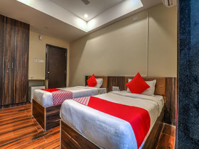 Loya Legend by OYO Rooms
