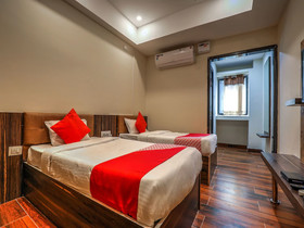Loya Legend by OYO Rooms
