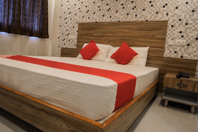Navvada Regency By OYO Rooms