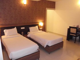 Fabhotel Nera Regency