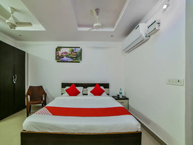 Noble Lodge By OYO Rooms