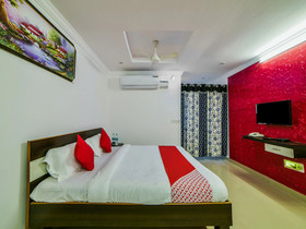 Noble Lodge By OYO Rooms