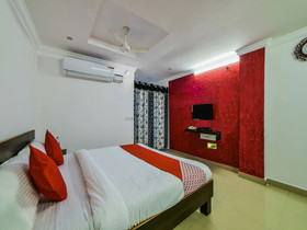 Noble Lodge By OYO Rooms