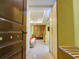 Hotel Golden Park by OYO