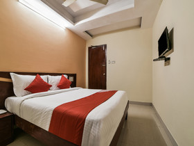 Hotel Holly Hock by OYO Rooms