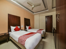 Hotel Holly Hock by OYO Rooms