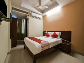 Hotel Holly Hock by OYO Rooms