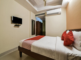 Hotel Holly Hock by OYO Rooms