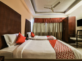 Hotel Holly Hock by OYO Rooms