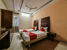 Hotel Holly Hock by OYO Rooms