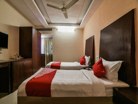 Hotel Holly Hock by OYO Rooms