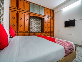 OYO 22423 Taj Villa Guest House