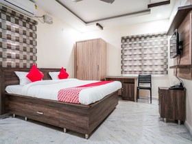OYO 22445 Lakshmi Residency