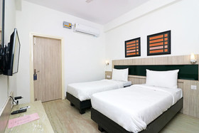 OYO 24039 SilverKey PadmaSri Gachibowli