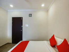 OYO Flagship 13544 Sri Sai Nilayam