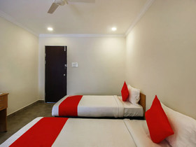 OYO Flagship 13544 Sri Sai Nilayam
