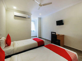 OYO Flagship 13544 Sri Sai Nilayam