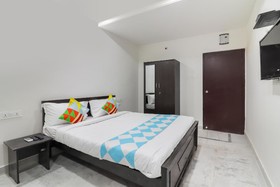 OYO Flagship 75583 Thatipally Mansion