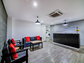 OYO Townhouse 034 Hitech City Road