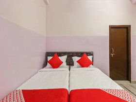 Raj Banjara White House by OYO Rooms
