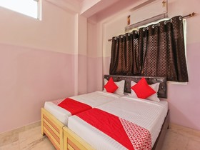 Raj Banjara White House by OYO Rooms