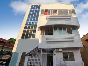 Raj Banjara White House by OYO Rooms