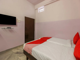 Raj Banjara White House by OYO Rooms