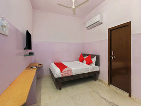 Raj Banjara White House by OYO Rooms