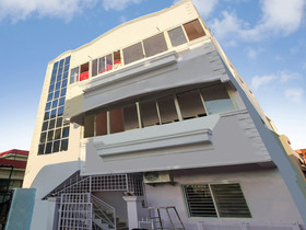 Raj Banjara White House by OYO Rooms