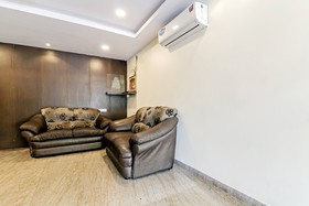 Royal Emirates by OYO Rooms
