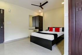 Royal Emirates by OYO Rooms