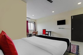 Royal Emirates by OYO Rooms