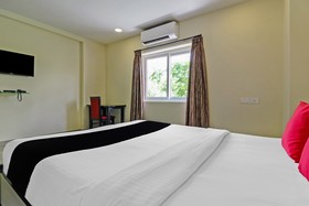 Royal Emirates by OYO Rooms