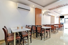 Royal Emirates by OYO Rooms