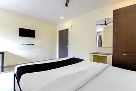 Royal Emirates by OYO Rooms