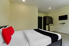 Royal Emirates by OYO Rooms