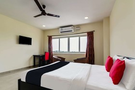 Royal Emirates by OYO Rooms