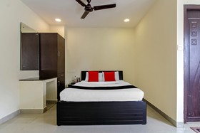 Royal Emirates by OYO Rooms