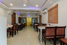 Royal Emirates by OYO Rooms