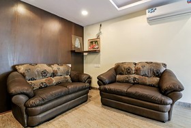 Royal Emirates by OYO Rooms