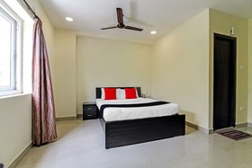 Royal Emirates by OYO Rooms