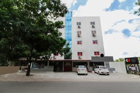 Royal Emirates by OYO Rooms