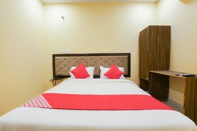 R Square Stay by OYO