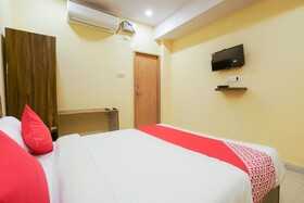 R Square Stay by OYO