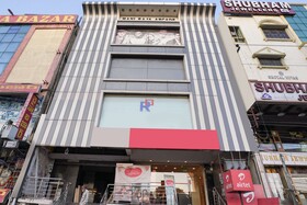 R Square Stay by OYO
