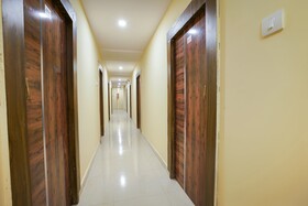 R Square Stay by OYO