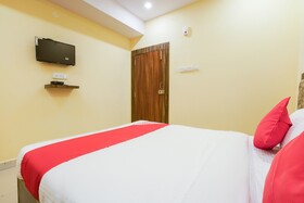 R Square Stay by OYO