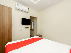 Sri Lakshmi Deluxe By OYO Rooms