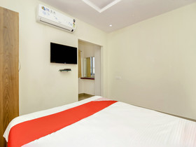 Sri Lakshmi Deluxe By OYO Rooms