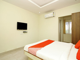 Sri Lakshmi Deluxe By OYO Rooms